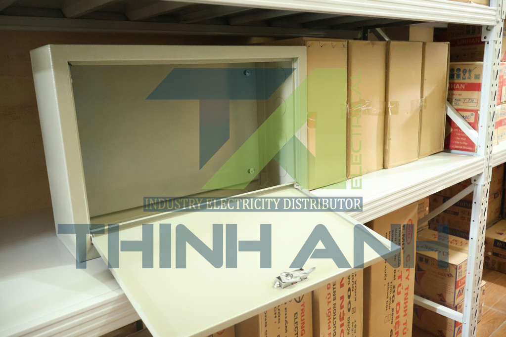 Vỏ tủ điện nổi khóa bật 400x300x180 mm 
