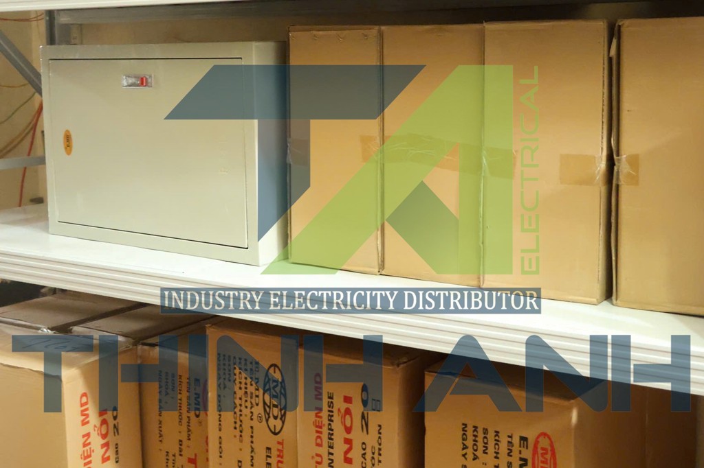 Vỏ tủ điện nổi khóa bật 400x300x180 mm 