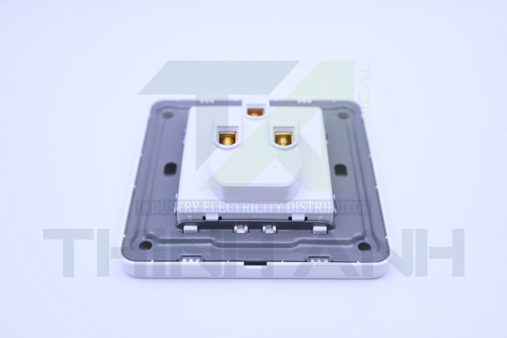 Ổ cắm 3 chân chéo 16A kích thước 86x86mm