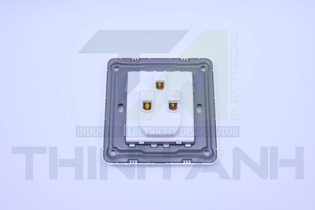 Ổ cắm 3 chân chéo 16A kích thước 86x86mm