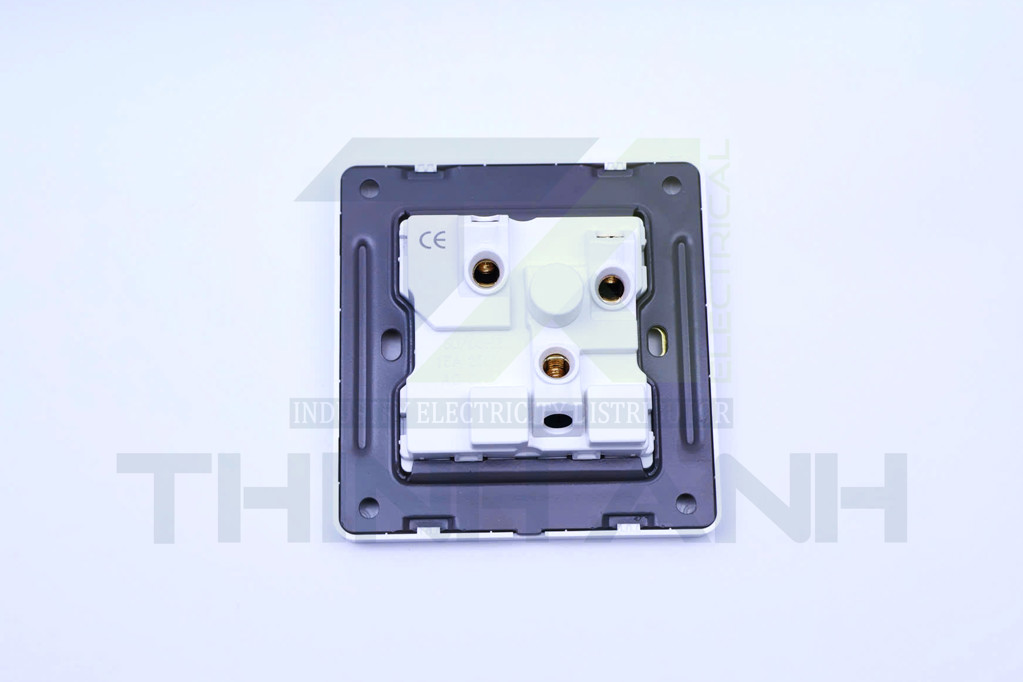 Ổ cắm 3 chấu tròn 15A kiểu Anh có công tắc và đèn báo 