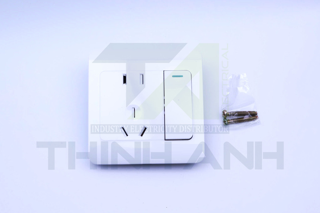 Ổ cắm điện 5 chấu ( 2 chấu dẹt + 3 chấu chéo) kèm công tắc 