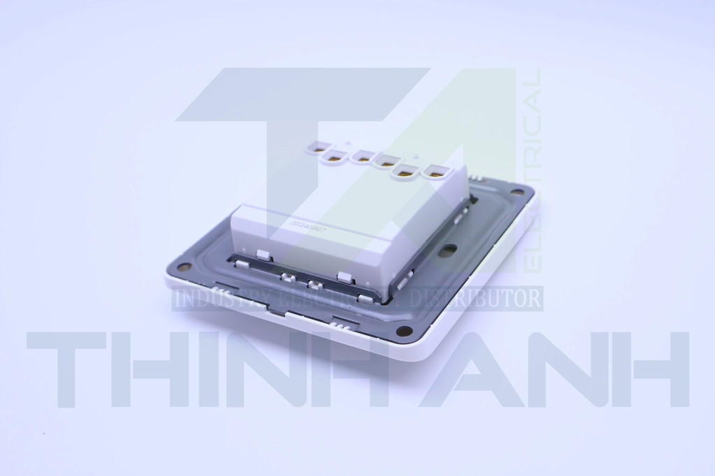 Công tắc bốn 1 chiều 86x86