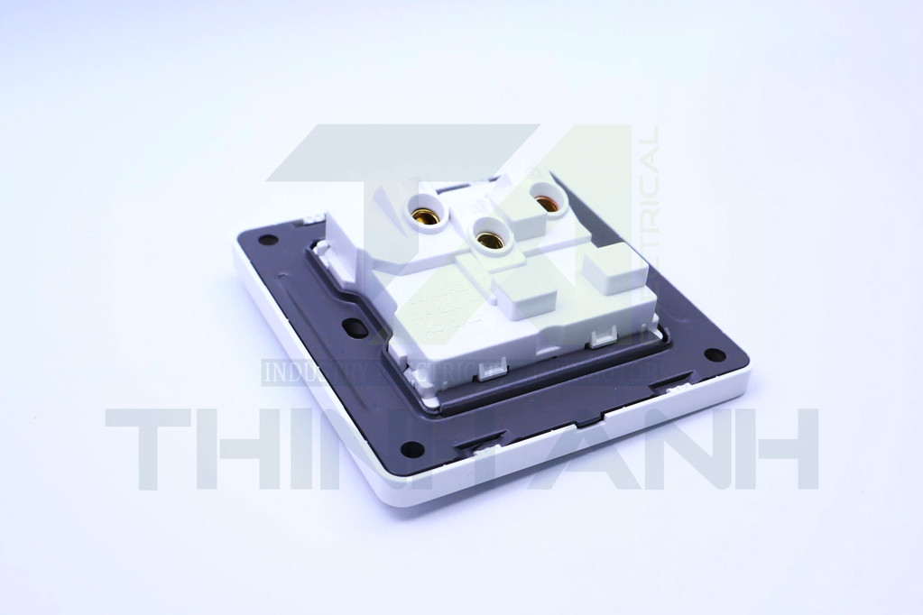 Ổ cắm đơn 3 chấu vuông 13A kèm công tắc 
