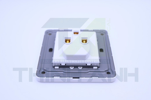Ổ cắm 3 chân chéo 16A kích thước 86x86mm