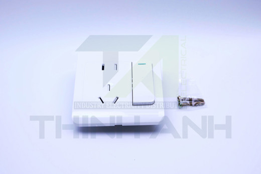 Ổ cắm điện 5 chấu ( 2 chấu dẹt + 3 chấu chéo) kèm công tắc 