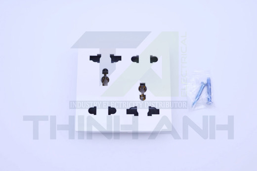 Ổ cắm mặt vuông 2 ổ 2 chấu tròn và 2 ổ 3 chấu đa năng