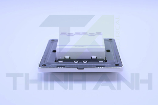 Công tắc bốn 1 chiều 86x86