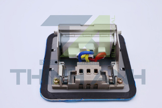 Ổ cắm âm sàn gồm 2 ổ cắm 3 chấu đa năng màu xám bạc