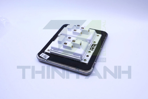 Ổ cắm âm sàn nắp trượt 4 ổ cắm 3 chấu đa năng màu xám bạc